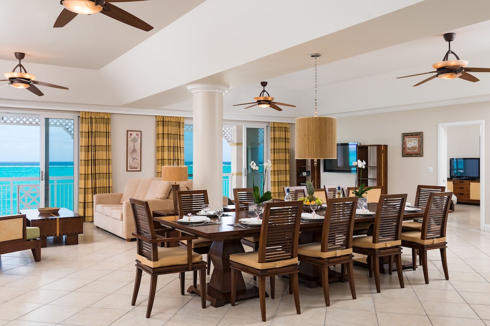 Deluxe Penthouse, 4 Bedrooms, Oceanfront (Recently Renovated) - Photo 4