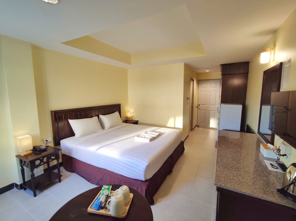 Standard Room, 1 King Bed, City View - Photo 5