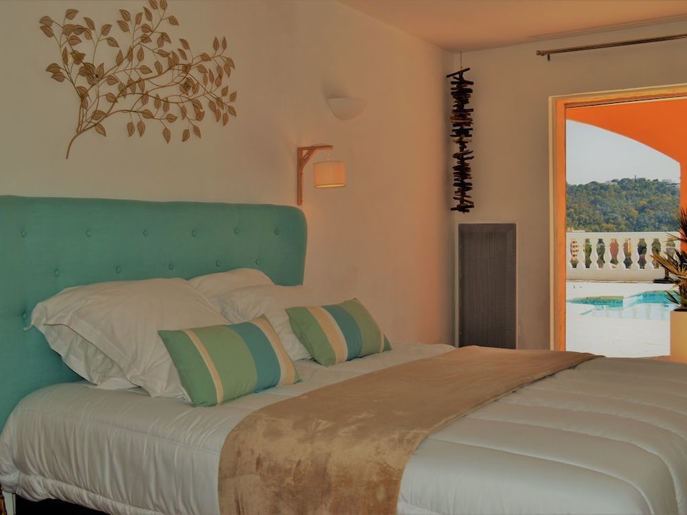 Deluxe Suite, 2 Bedrooms, Pool View photo 1