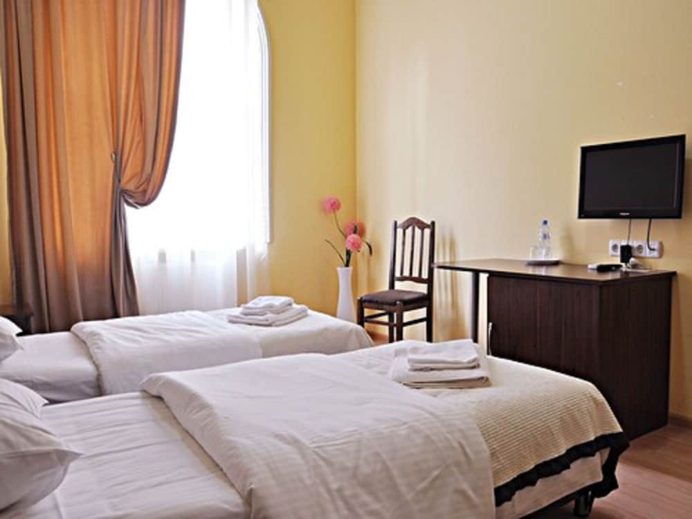 Standard Twin Room photo 3