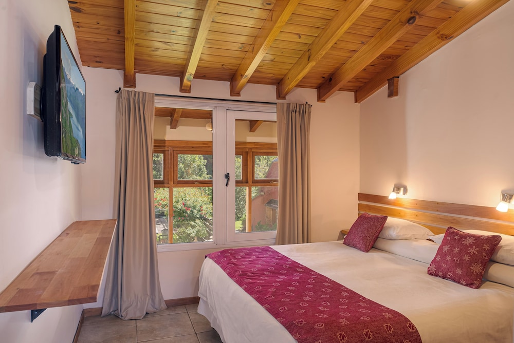 Classic Double or Twin Room, Mountain View photo 3