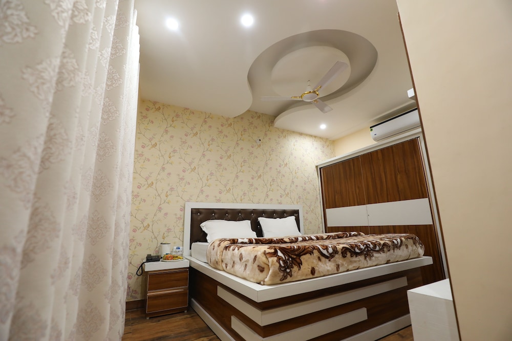Deluxe Room - Photo 12