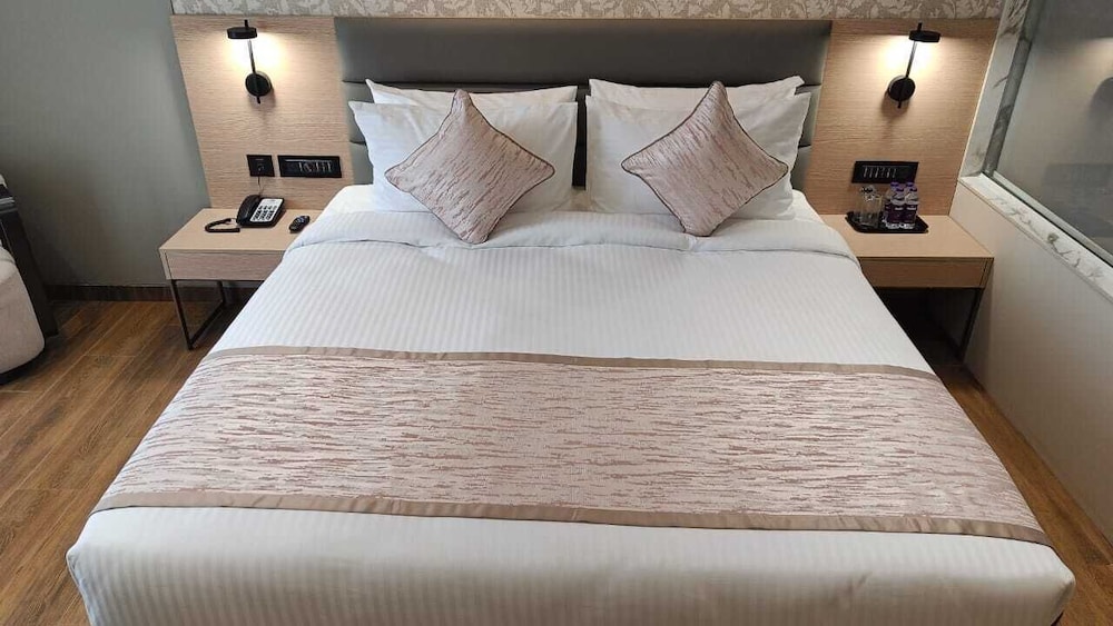 Premium Double or Twin Room photo 3