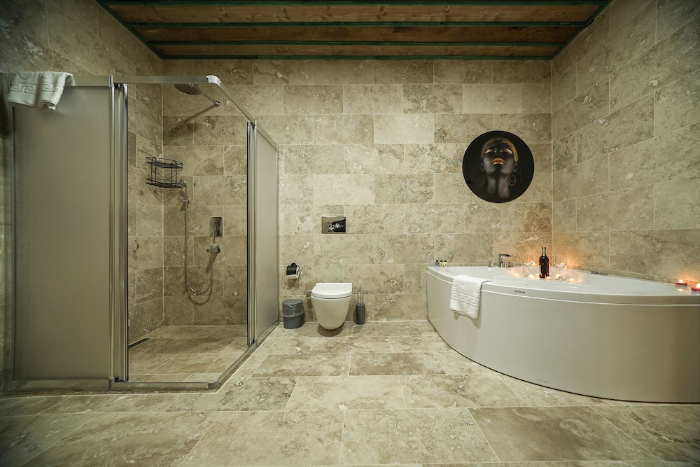 Honeymoon Double Room, 1 King Bed, Jetted Tub, Garden Area - Photo 10
