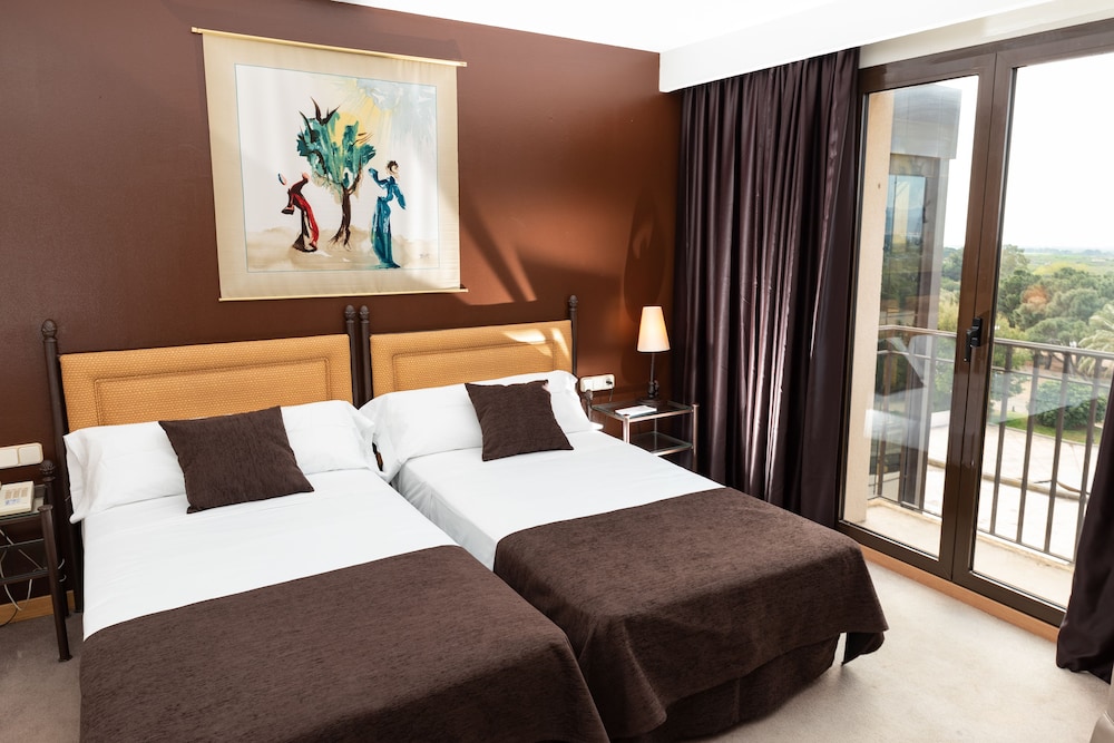 Classic Double or Twin Room, Balcony - Photo 1