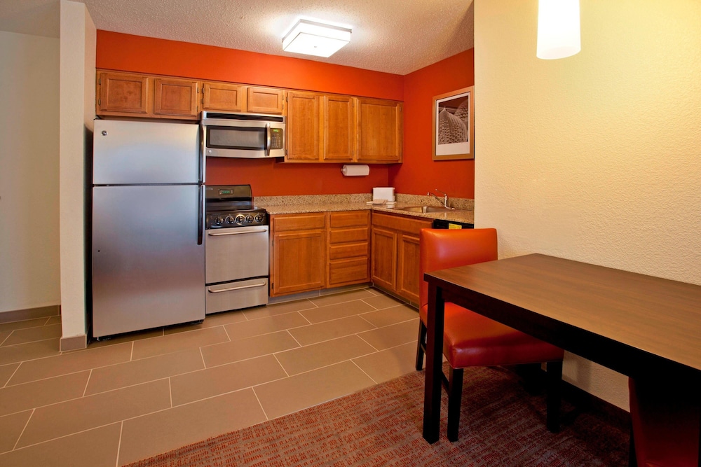Suite, 1 Bedroom - Photo 3