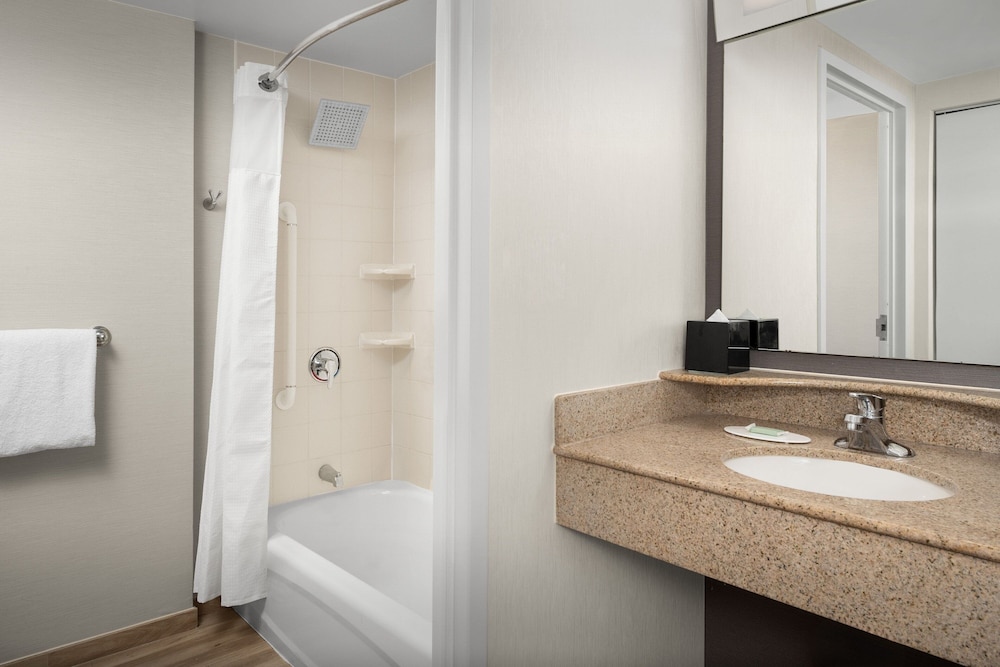 Deluxe Room, 2 Queen Beds, Balcony (Oceanfront) - Photo 6