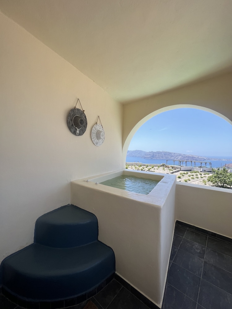 Superior one Bedroom Apartment with outdoor Hot Tub - Photo 9