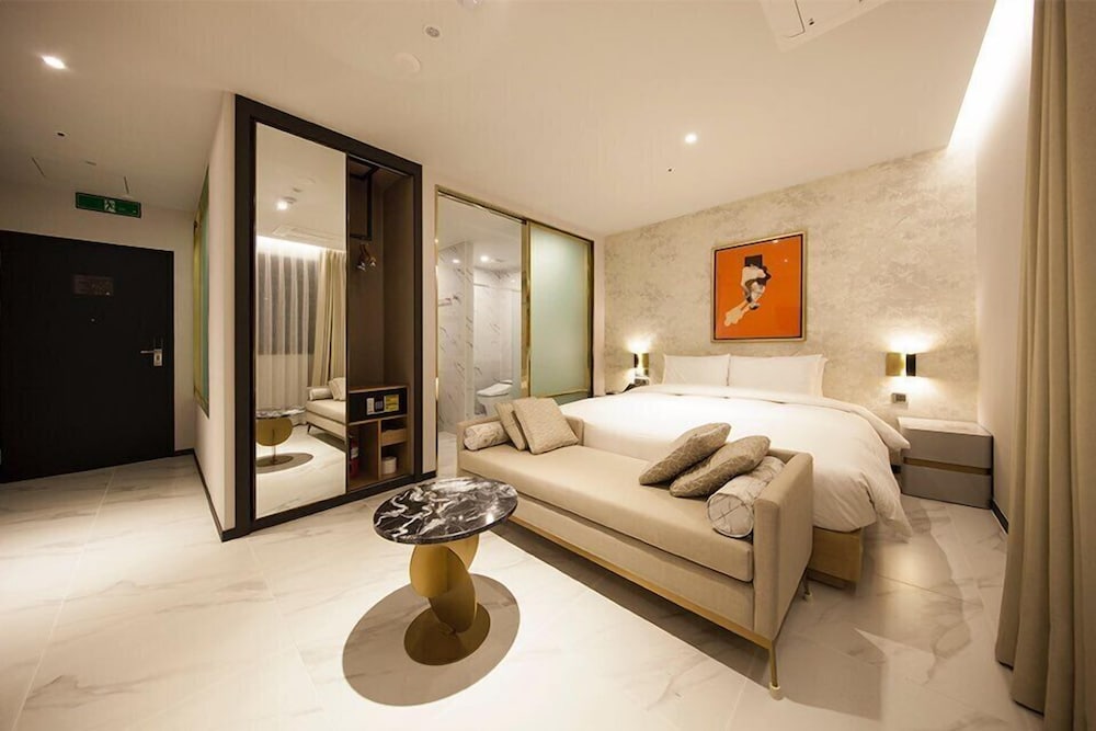 Deluxe Double Room (Low Floor) photo 2