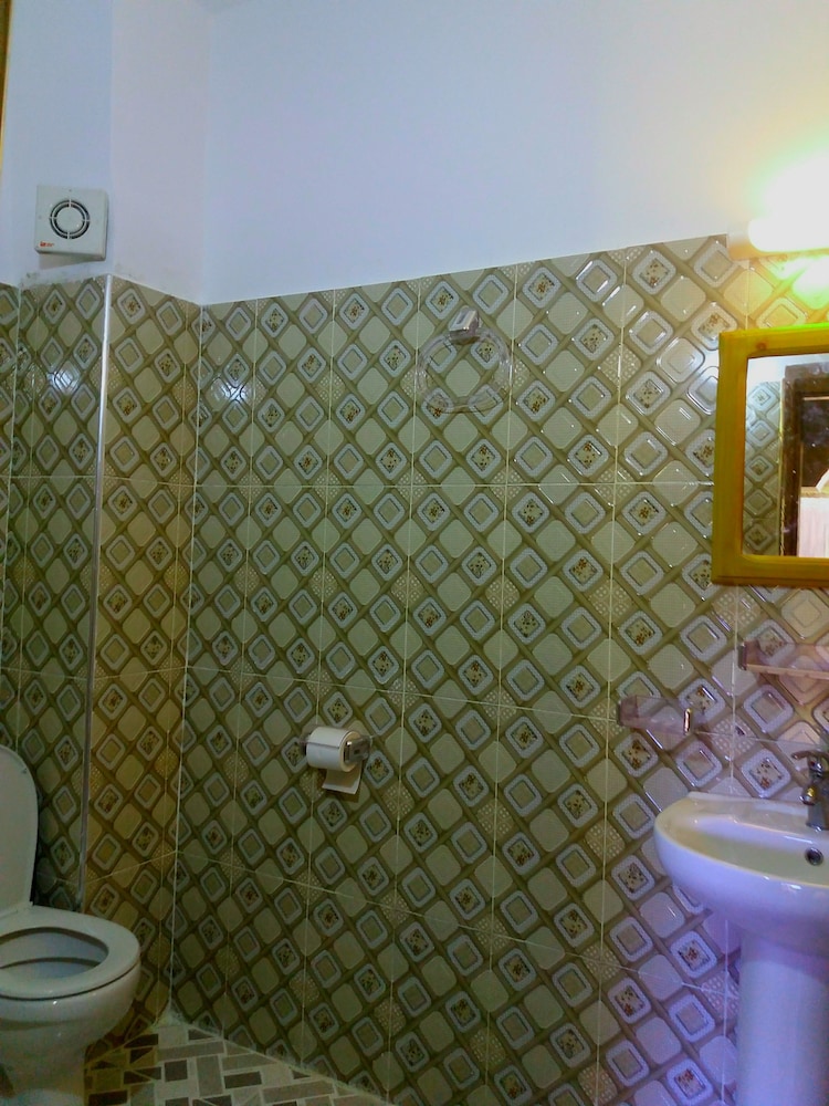 Double or Twin Room, Private Bathroom photo 3