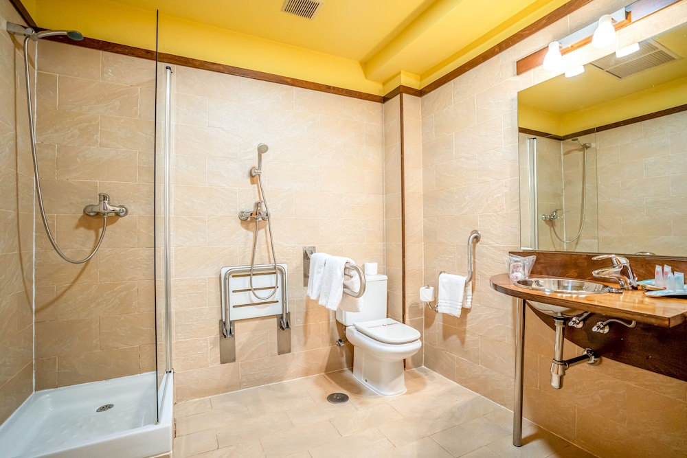 City Quadruple Room - Photo 7