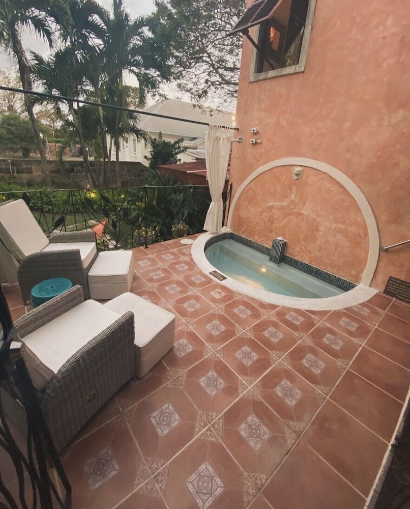 Garden Room with Sitting Pool photo 2