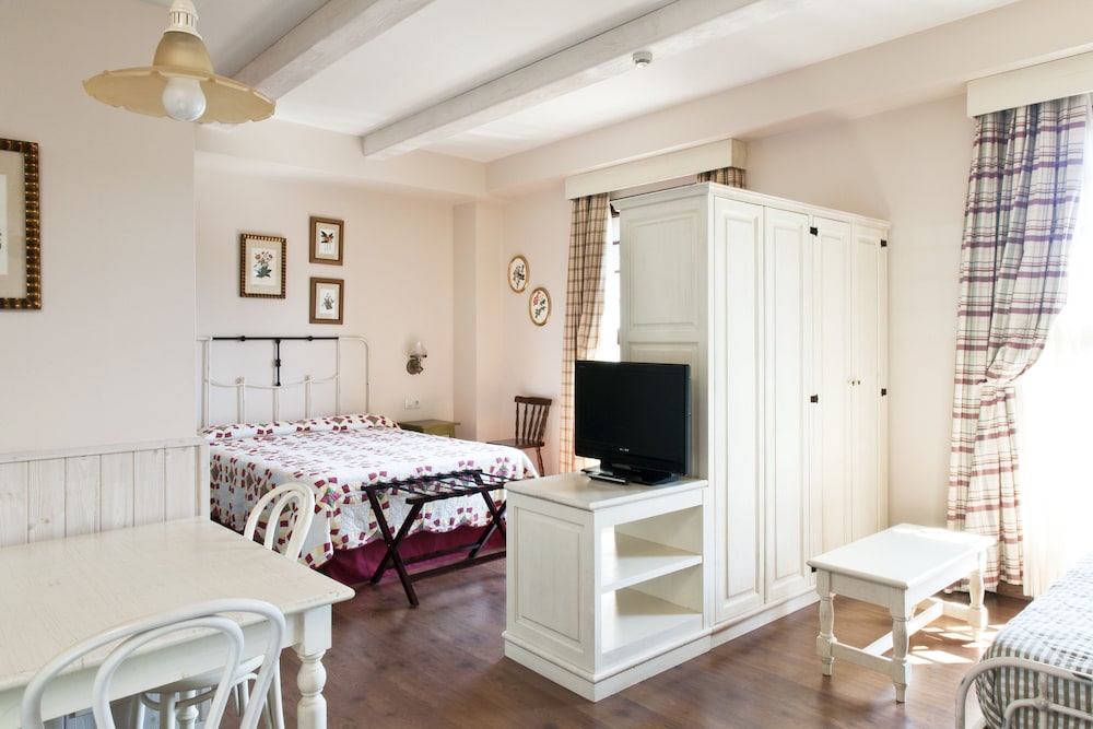 Family Room, 2 adults & 3 children (Port Aventura tickets & 1 Ferrari Land ticket)