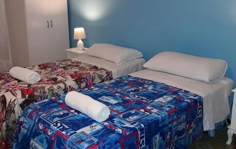 Basic Triple Room, Shared Bathroom (Oceania)