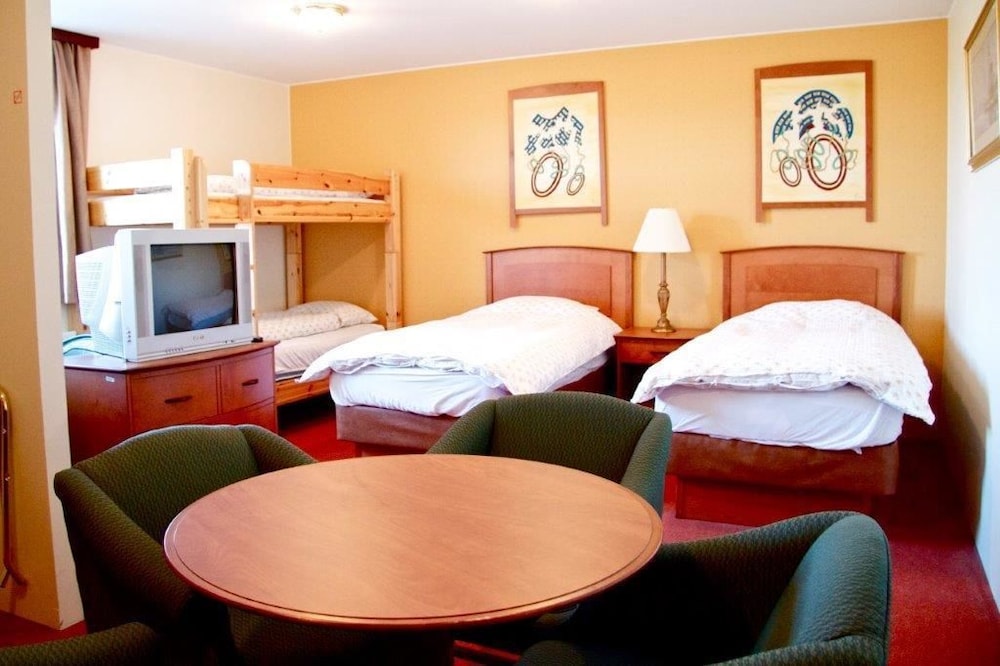 Family Room, Private Bathroom (6 Beds) photo 2