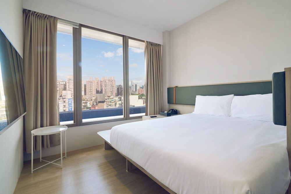 Superior Twin Room, City View - Photo 3