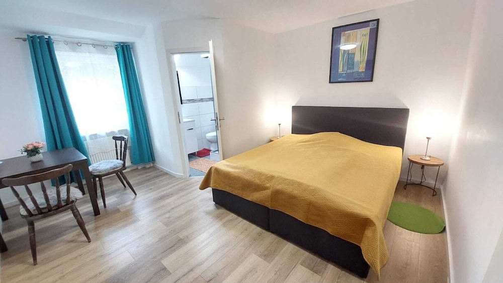 Deluxe Room, 1 King Bed, Non Smoking, Garden Area photo 1