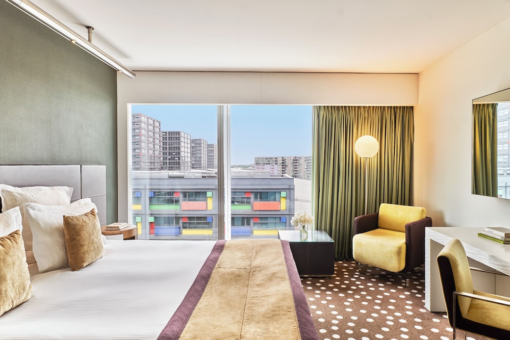 Superior Room (Street View)