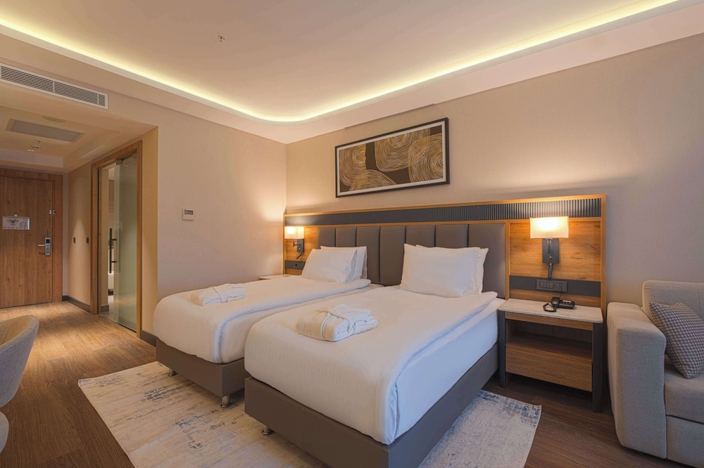 Standard Room, 2 Twin Beds, Non Smoking (Land View)