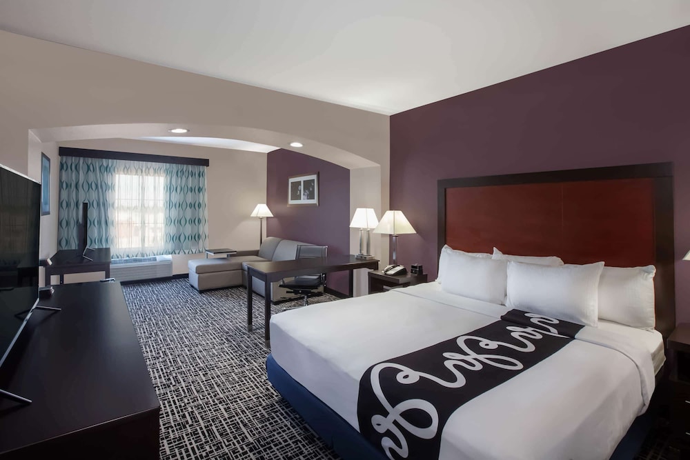 Deluxe Room, 1 King Bed, Non Smoking (Family) - Photo 6