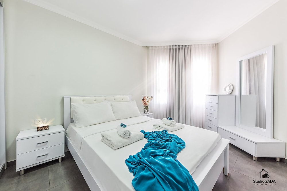 Royal Apartment, 1 Bedroom, Balcony, Lake View photo 2