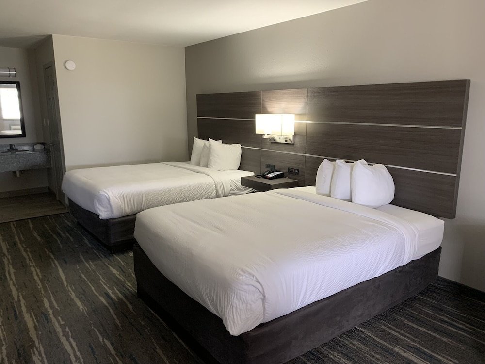 Suite, 2 Queen Beds - Photo 2