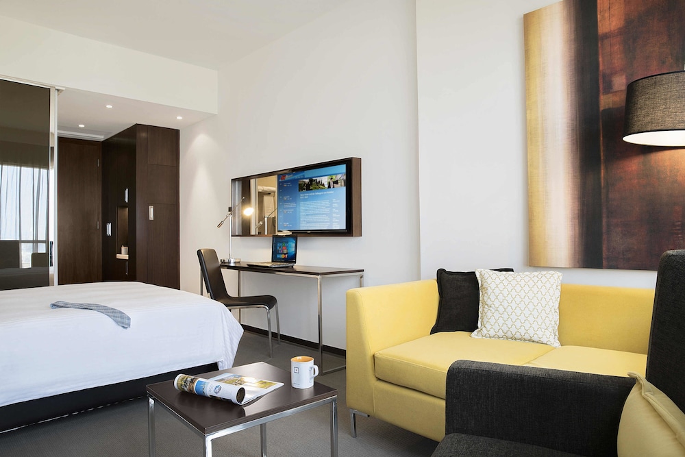 Superior Studio, 1 King Bed, Kitchenette - Photo 2