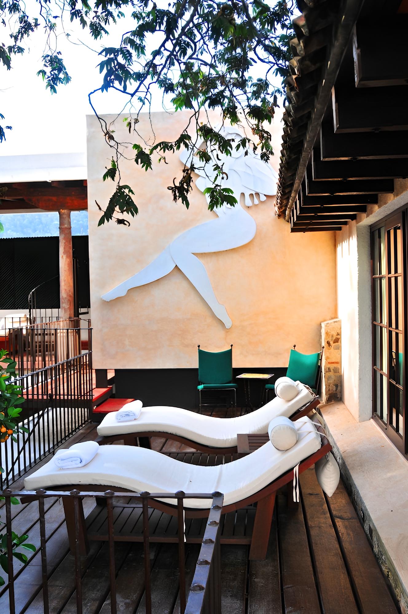 Superior Suite Spa Living (All rooms are different) - Photo 2