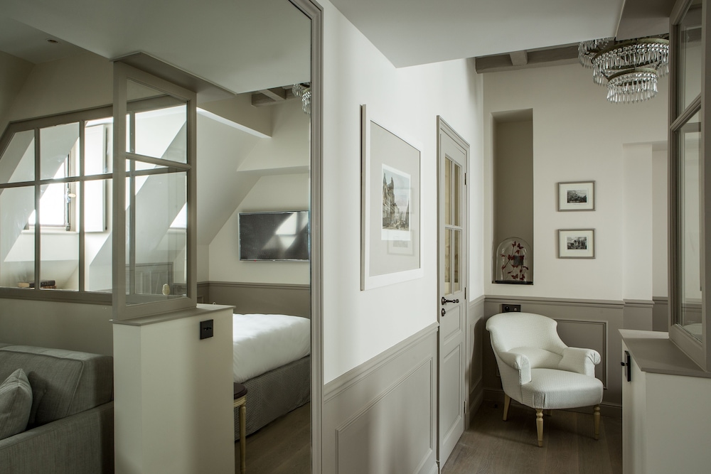 Junior Suite (Charles V Le Sage)