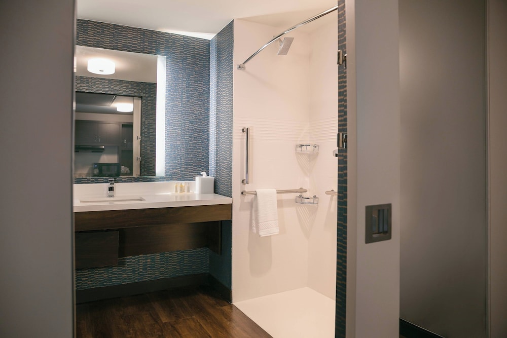 Studio, 2 Queen Beds, Non Smoking (Mobility Accessible, Roll-In Shower)