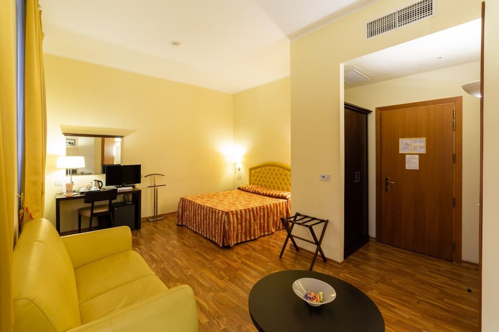 Deluxe Room - Photo 1