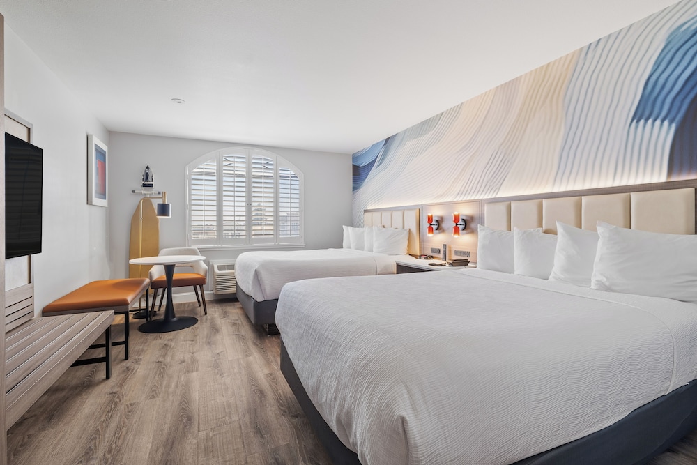 Standard Room, 2 Queen Beds - Photo 1