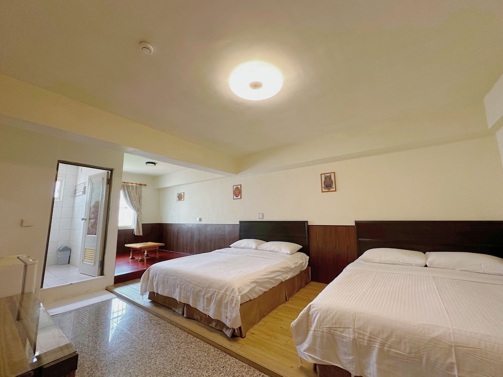 Deluxe Quadruple Room, 2 Double Beds, Non Smoking photo 3