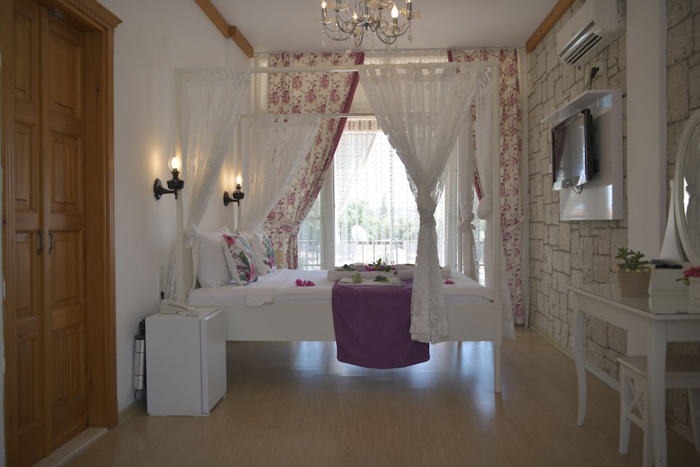 Honeymoon Room