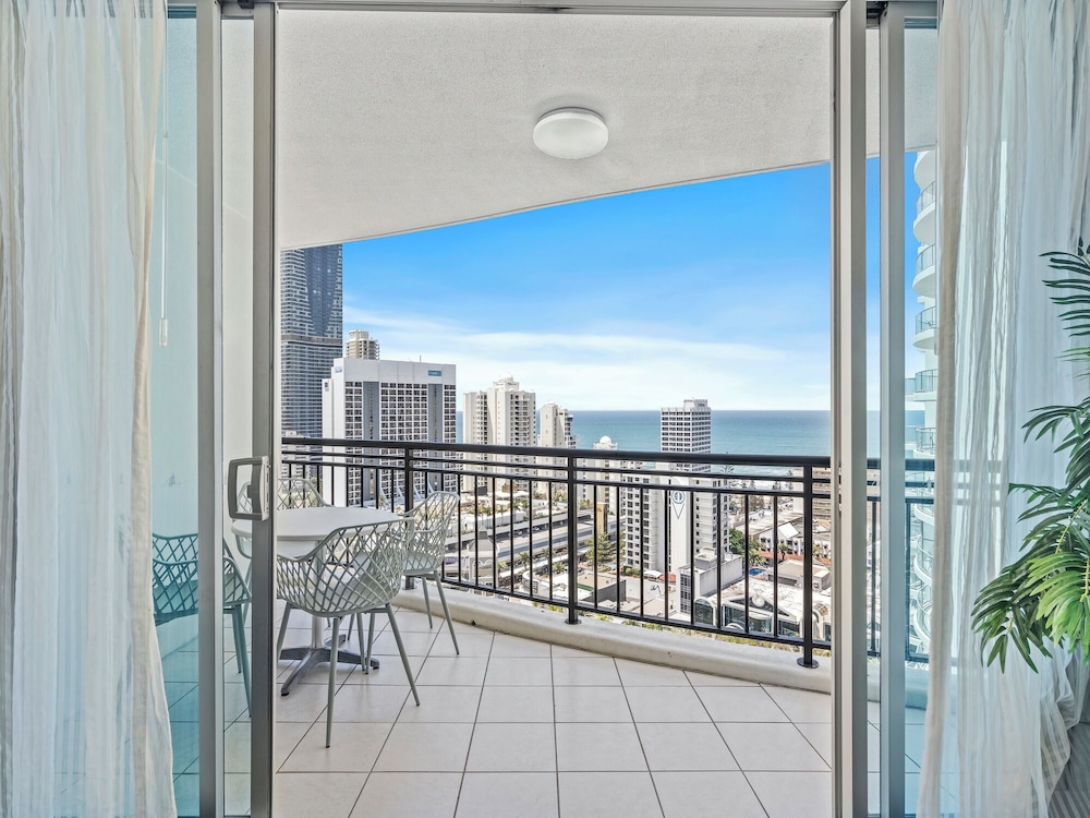 Two-Bedroom Apartment with Ocean View (High Floor) photo 3