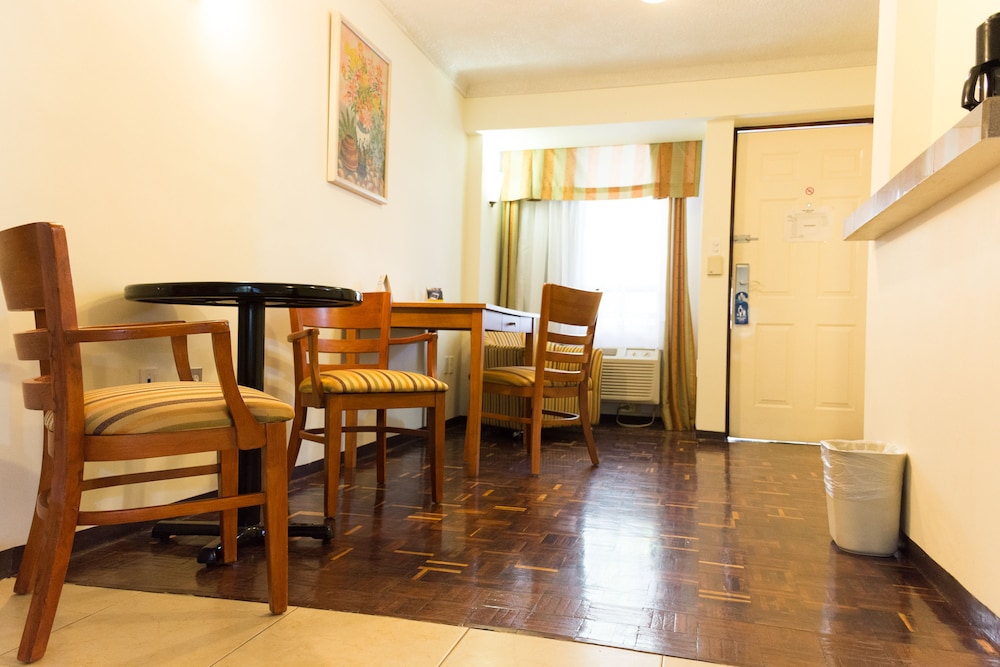 Junior Suite, 2 Double Beds - Photo 2