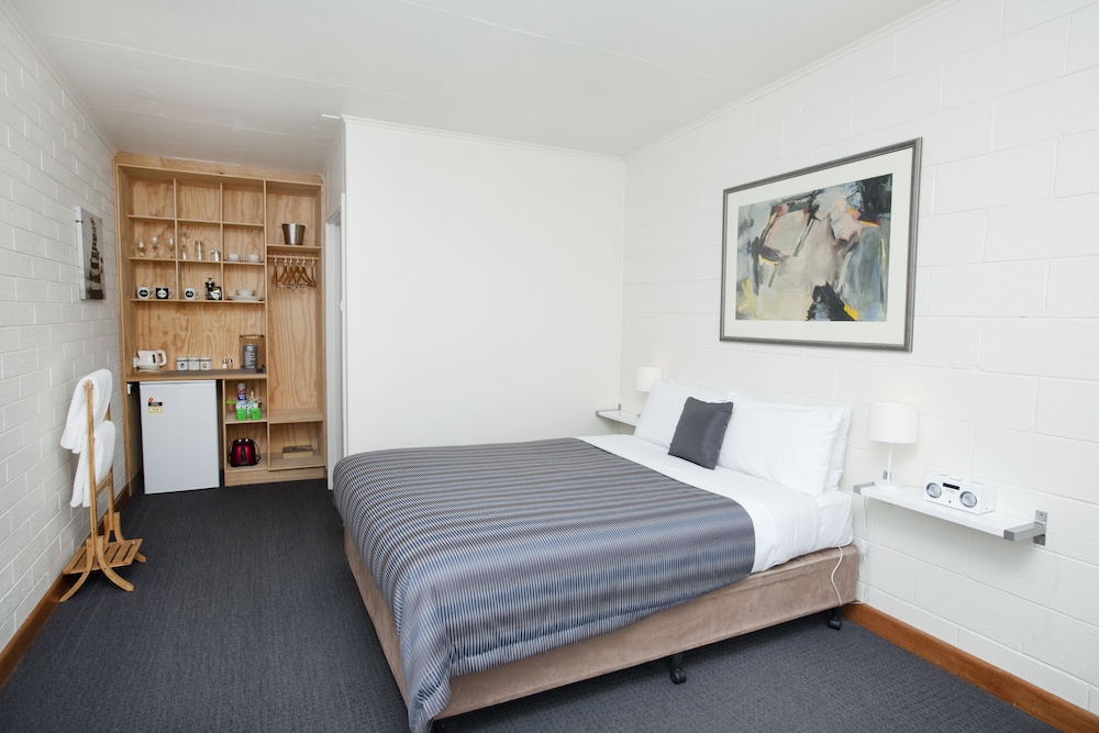 Motel Suite
