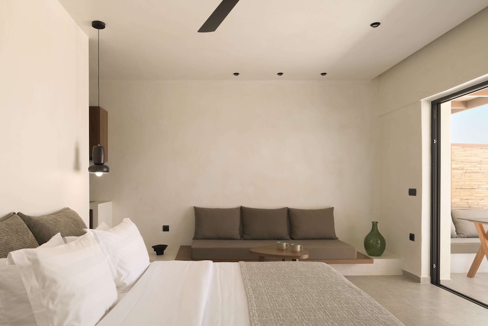 Superior Open Plan Apartment- Sea View - Photo 1