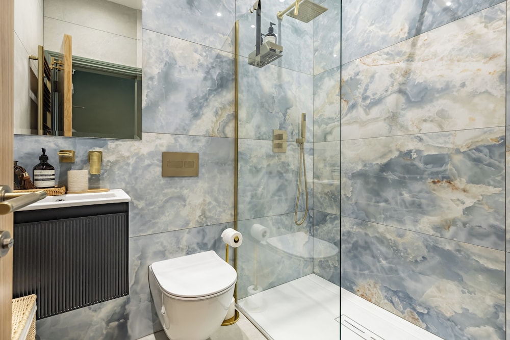 Design Apartment, Ensuite, City View photo 3