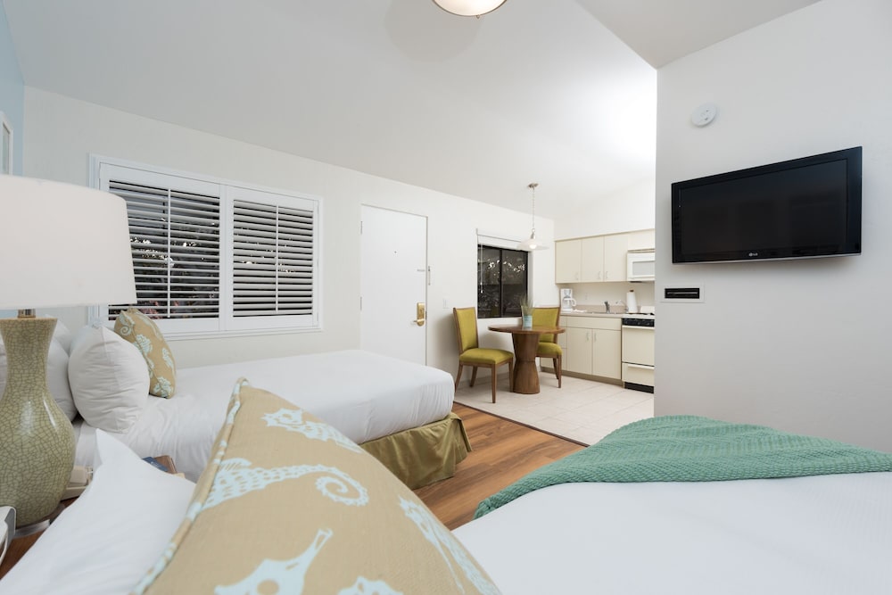 Standard Room, 2 Double Beds, Kitchenette (Club Guestroom with Kitchenette) photo 1