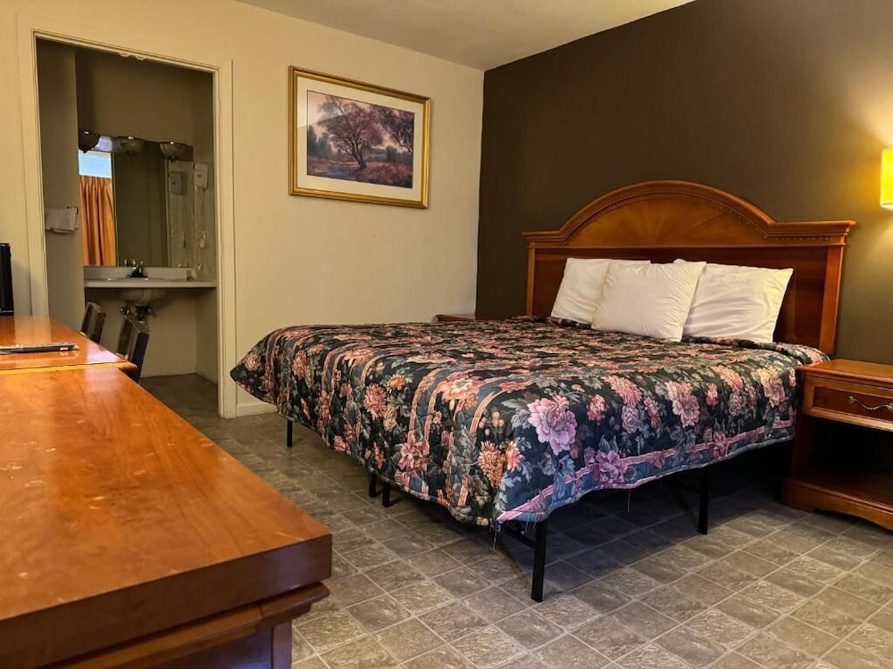 Single Room, 1 King Bed, Non Smoking photo 2