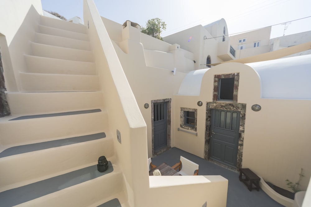 Two Bedroom Apartment with outdoor hot tub - Photo 16