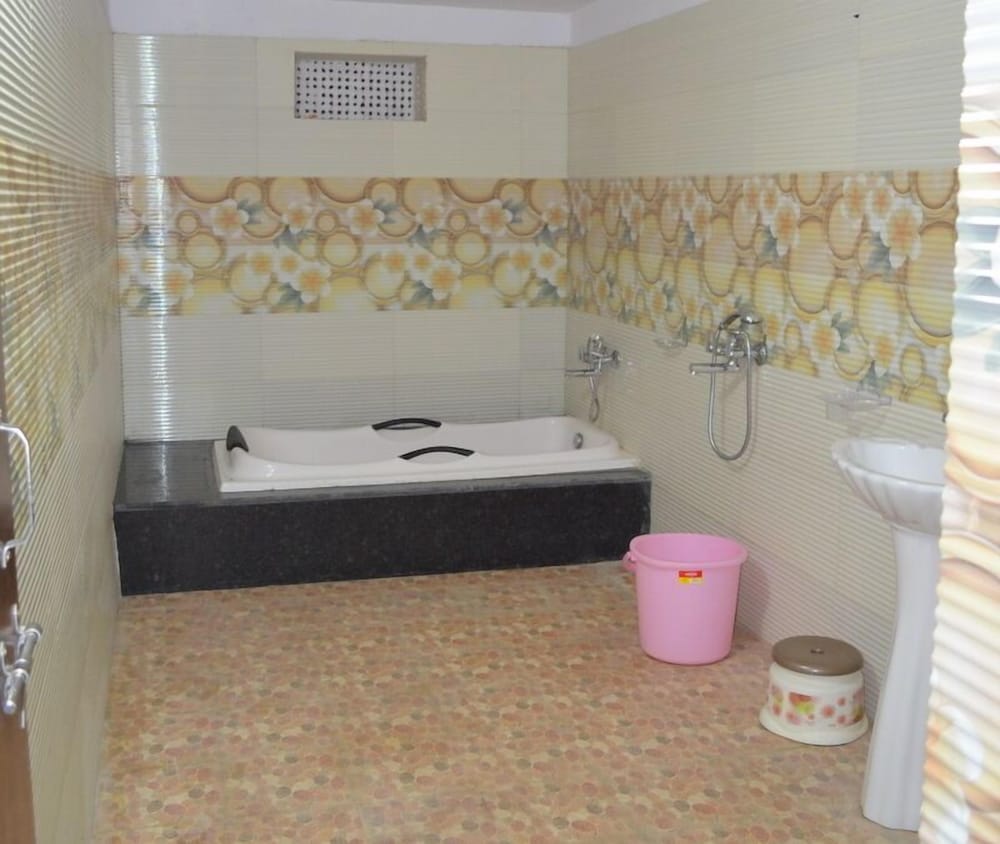Family Suite, 1 Bedroom, Private Bathroom, Garden View photo 2