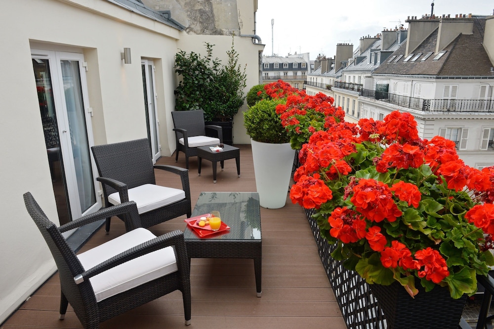 Deluxe Room, Terrace thumbnail 6