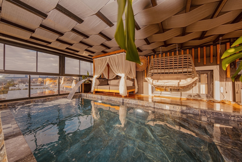 Luxury Condo photo 2