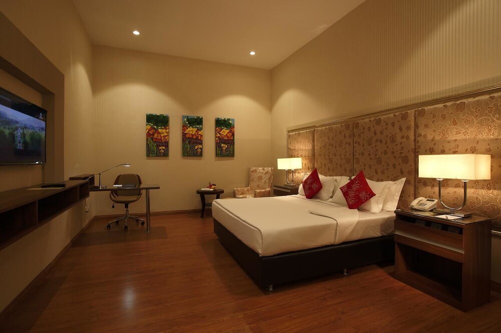 Junior Double or Twin Room photo 3