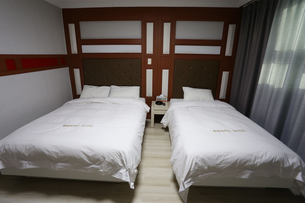 Standard Twin Room photo 3