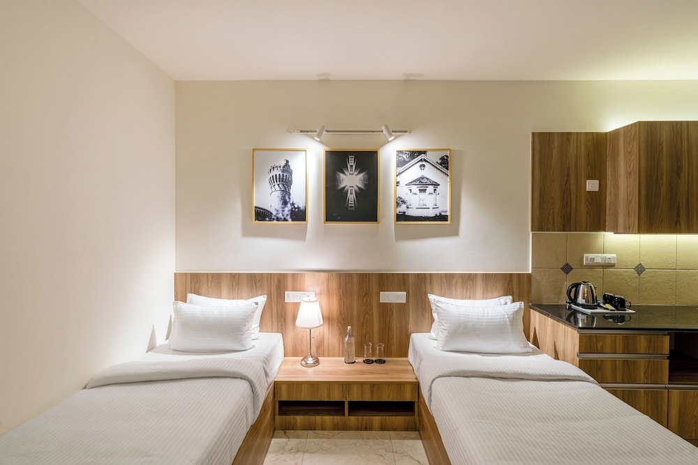 Executive Twin Room, Balcony - Photo 3