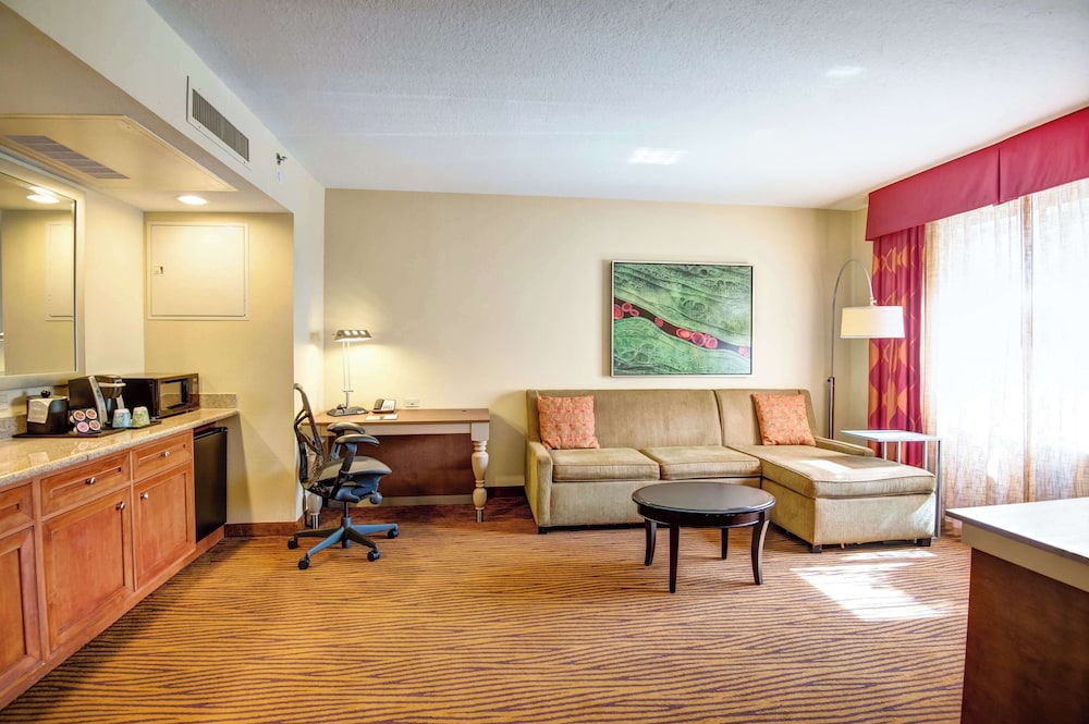 Suite, 1 King Bed - Photo 2