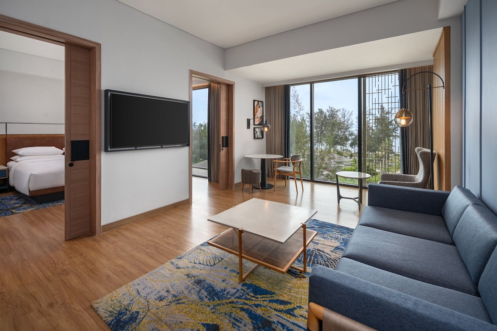 Deluxe Suite, 1 King Bed, Ocean View - Photo 6